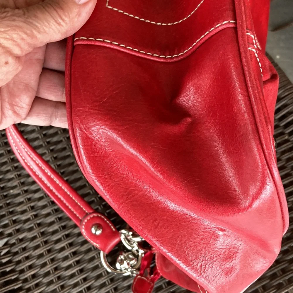 KATHY VAN ZEELAND.GORGEOUS RED PURSE! VERY WELL MADE. LIKE NEW. - Picture 9 of 16